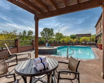 Best Western Plus DFW Airport Suites - אירווינג - בריכה