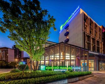 Holiday Inn Express Wuxi East Station By IHG - Wuxi - Bygning