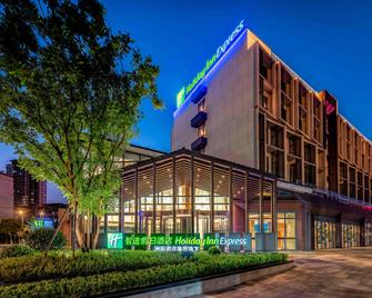 Holiday Inn Express Wuxi East Station By IHG - Wuxi - Edificio