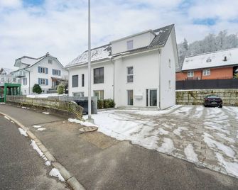 Schweizer Refugium | Smart Home, 1 GB, Erdgeschoss, 3 Min. zum Krankenhaus! - Zofingen - Building