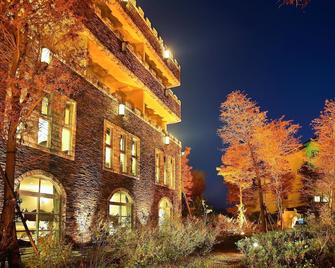 Huis Ten Bosch - Ren-ai Township - Rakennus