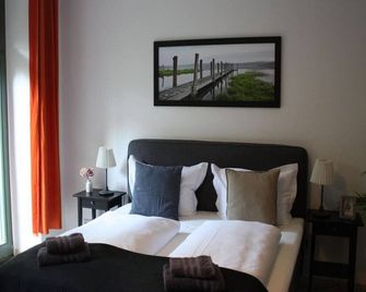 Apartment-Ensuite with Shower-Terrace near Bayerischer - Leipzig - Habitació