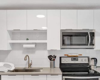 Private House Wpool Patio - Deerfield Beach - Kitchen