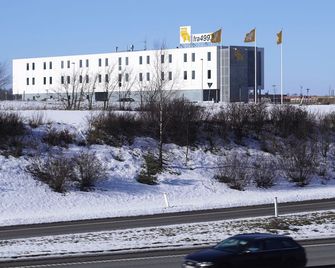 Motel X - Раннерс - Будівля