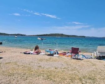 Apartments Teo - Srima - Beach