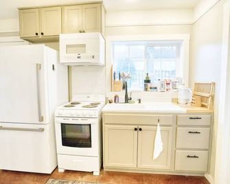 Guesthouse in Friendly, Walkable Neighborhood - סקרמנטו - מטבח