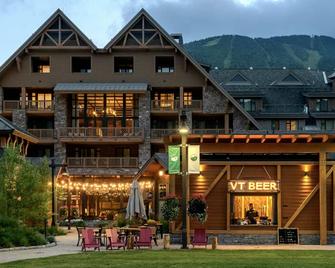 #1302 |2 bdrm | Directly inside The Lodge At Spruce Peak | Ski in Ski out - Stowe - Bygning