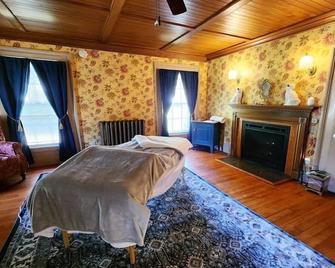Arlington Inn & Spa - Arlington - Bedroom