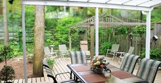 Forest Hill Bed and Breakfast - Kitchener - Patio