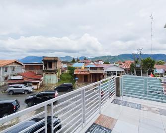 OYO 93264 Penginapan Syari'ah Berlian - Takengon - Balcony