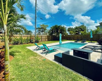 Florida Charm Retreat. Near Fll Air Port And Port Everglades - פורט לודרדייל - בריכה
