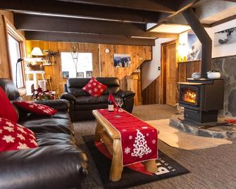 Red Shutter Inn - Rossland - Sala de estar