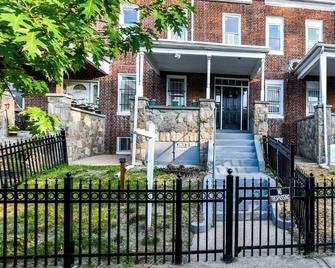 2 Br., Free Wifi & Laundry, Mondawmin Metro, Mall And Baltimore Druid Hill Park - Baltimore