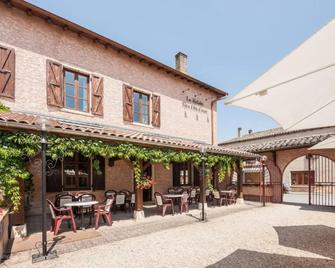 Le Relais Des Dix Crus - Logis Hôtel B&B - Corcelles-en-Beaujolais - Patio