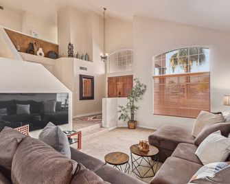 Family Fun in Ahwatukee Phoenix - Phoenix - Sala de estar