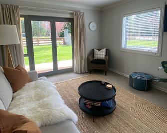Foehn Cottage - Twizel - Living room