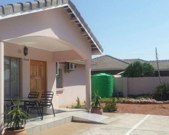 Strand Meadows B&B - Gaborone