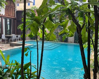 The J Break Boutique - Kampot - Pool