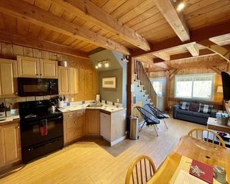 Best Coast Cabin - Ucluelet - Keittiö