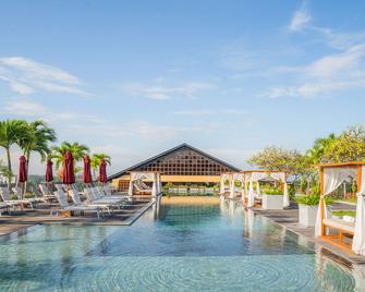 كروس باشا بالي سيمينياك - كوتا - حوض السباحة