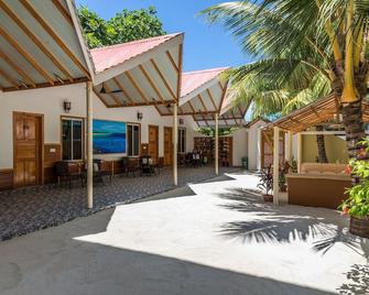 Relax Residence Thoddoo Maldives - Thoddoo - Patio