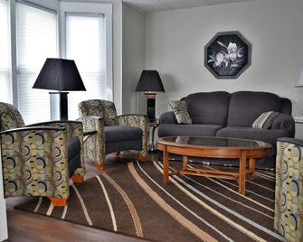 Betsie Bay House - We help Create Memories! - Frankfort - Living room