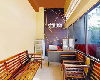 Wisma Seruni Palopo - Palopo - Sala de estar