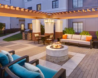 Hyatt House Boston/Waltham - Waltham - Патіо
