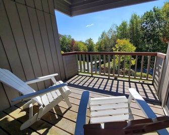 Green Mountain Getaway-10 mins to Haystack and less than 1 mile to Mt Snow! - Dover - Балкон