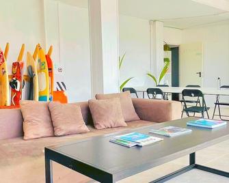 Area Surf House - Muros - Living room