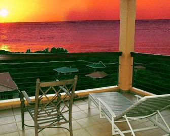 Luxury Penthouse with Stunning Ocean Views - West End - Balcony