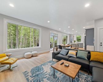 New Build Modern House,hot Tub, Bbq,air Hockey,foosball - Tillamook - Sala de estar