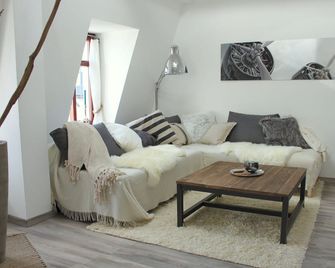 Loft im Turmhaus am Weissen Hirsch - درسدين - غرفة معيشة