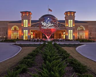 The Clubhouse near WinStar - Your Central Hub for Fun - Thackerville - Rakennus