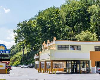 Days Inn by Wyndham Pittsburgh - Pittsburgh - Building