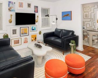 Walkable City Trendy Hideout For Foodies - 3br-2ba - Wesley Chapel