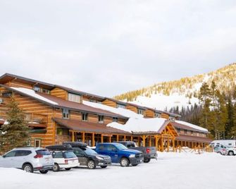 Two Convenient Accommodations, Just Minutes Away from Exciting Attractions! - Moran - Building