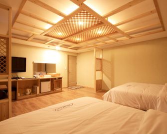 Central Hotel - Andong - Bedroom