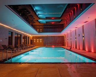 Hotel Palac Poledno - Świecie - Piscina