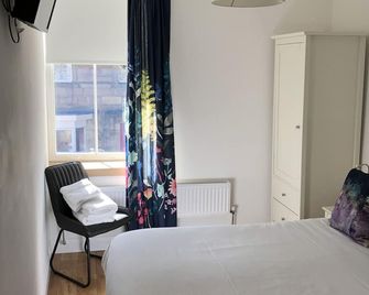 The Queens Head Hotel - Buxton - Camera da letto