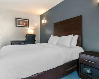 Econo Lodge - Montreal - Bedroom