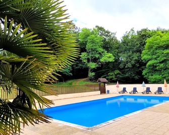 2-bedroom gîte for 5 to 7 people in Sarlat. Heated swimming pool. Free WIFI. - Sarlat-la-Canéda - Pool