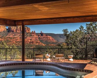 Modern, Luxury Studio With Awe Inspiring Red Rock Views Private Trail Head - Outdoor Firepit, Indoor Fireplace, on Property Sauna, Aromatherapy Steam Room, Hot Tub, Pools and Wellness Services - Sedona - Piscine