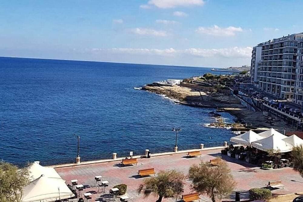 Hotel Roma - סליאמה - פטיו