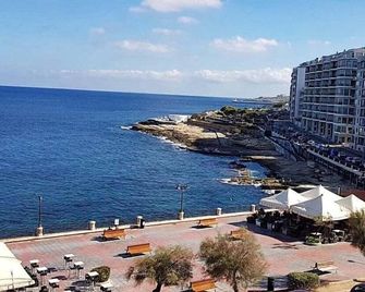 Hotel Roma - Sliema - Patio