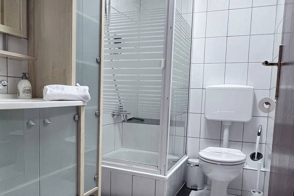 Moderne, helle Wohnung mit Terasse 15min bis OB Centro, Klimaanlage - Dinslaken - Bad