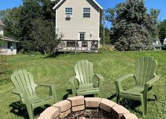 Beautiful Balsam Lake home with Jacuzzi tub close to Lake and park - Balsam Lake - Patio