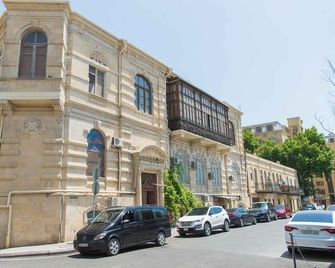 Stay Inn Lovely City Center apartment - Bakoe - Gebouw