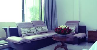 Five to Five Hotel - Kigali - Sala de estar