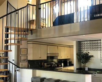 Luxury beach retreat in Capitola Village - Capitola - Kitchen